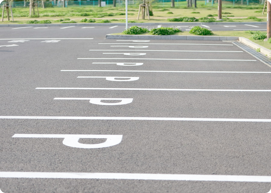 近隣に多数駐車場あり、遠方からも安心