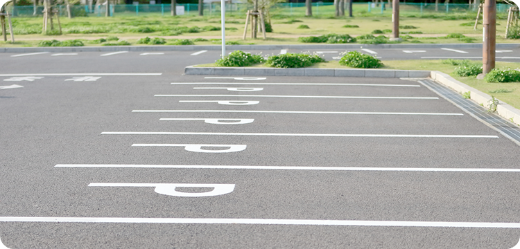 近隣に多数駐車場あり、遠方からも安心